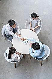 《小丑牌》《剑与远征：启程》荣获苹果2024应用商店大奖